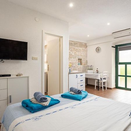 Aparrtment Terra- Combine Beach&Old Town Apartment Сплит Екстериор снимка