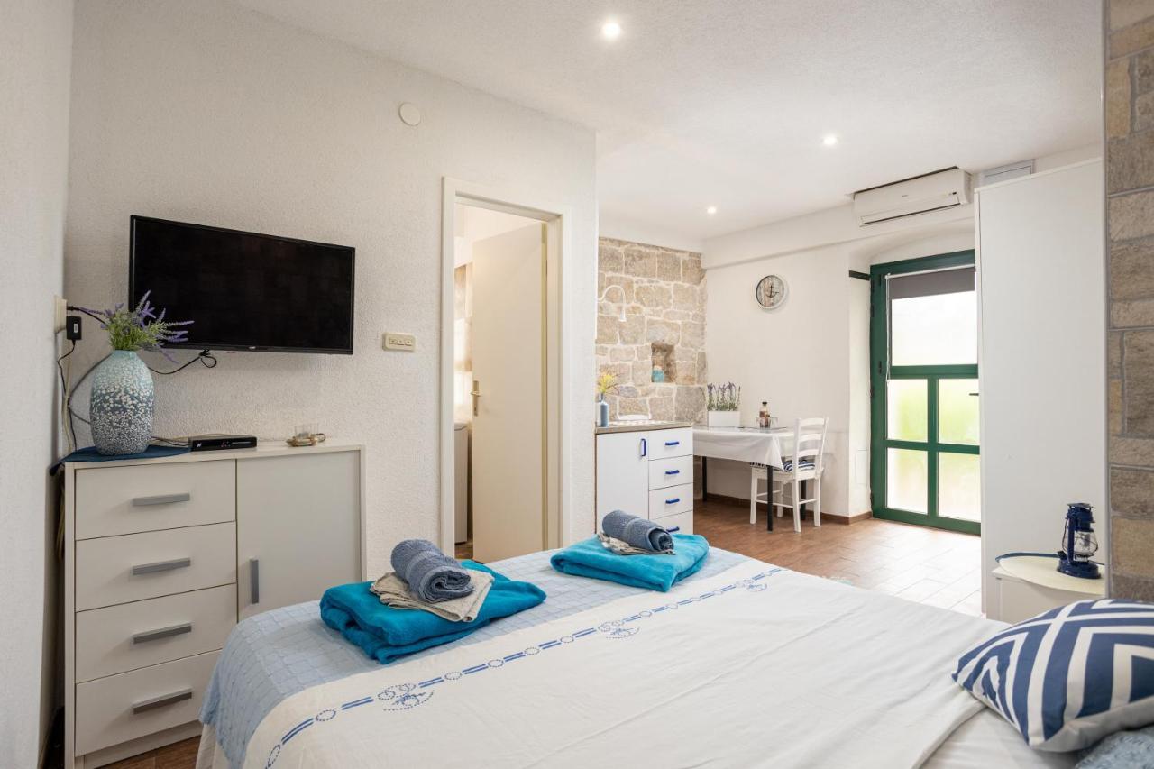Aparrtment Terra- Combine Beach&Old Town Apartment Сплит Екстериор снимка